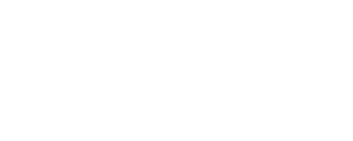 ภาพแสดงโลโก้ที่เขียนว่า "CS BOOTS" ตัวอักษร "CS" มีขนาดใหญ่กว่าและอยู่เหนือคำว่า "BOOTS"